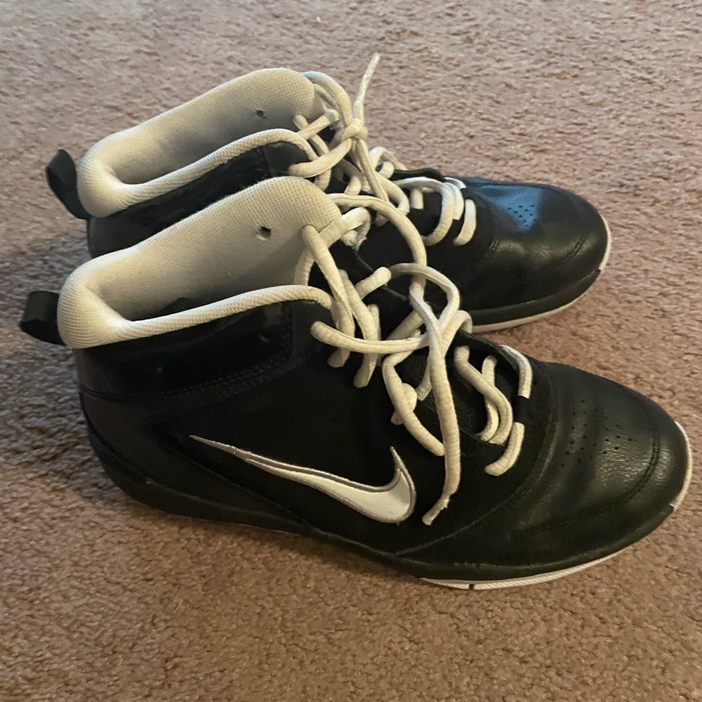 Black Nike Tennis Shoes